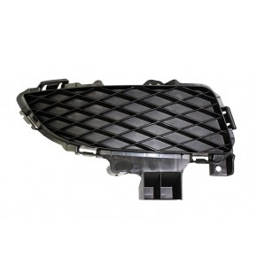 Решётка в передний бампер правая Mazda 3 - 1 поколение