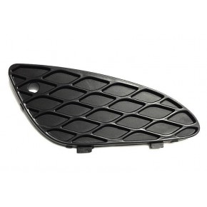 Решётка в передний бампер правая чёрная Mercedes W211