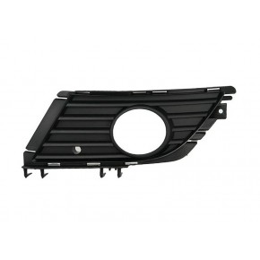 Решётка в передний бампер левая с отверстием под птф Opel Corsa C