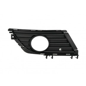 Решётка в передний бампер правая с отверстием под птф Opel Corsa C