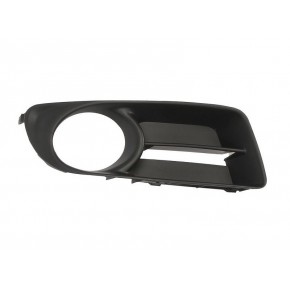 Решётка в передний бампер правая с отверстием под птф Toyota Corolla DE120 / ZE120 седан / универсал