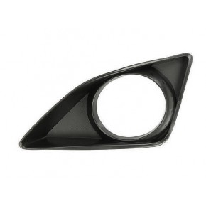 Решётка в передний бампер левая с отверстием под птф Toyota Corolla E150 седан