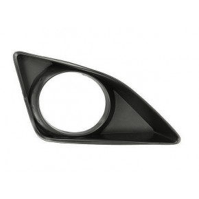 Решётка в передний бампер правая с отверстием под птф Toyota Corolla E150 седан