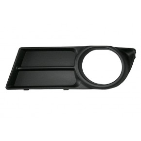 Решётка в передний бампер левая с отверстием под птф Toyota Corolla Verso