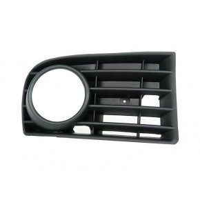 Решётка в передний бампер правая с отверстием под птф Volkswagen Golf 5