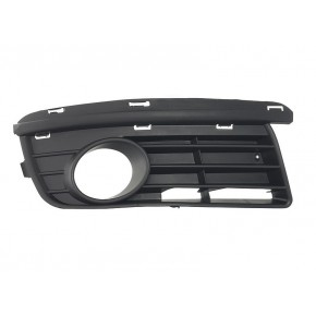 Решётка в передний бампер правая с отверстием под птф Volkswagen Jetta