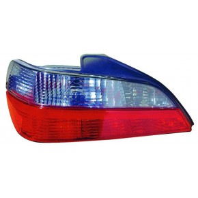 Задний фонарь внешний правый (седан) Peugeot 406