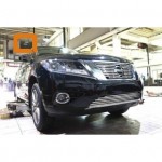 Решетка радиатора и бампера Nissan Pathfinder (2014-) d 16 (2 части)